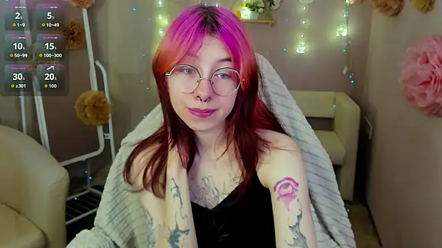 Snapshot of Alice_Nyx chatting on May 16, 2026, 9:13 pm Alice Nyx online show from May 16, 2026, 9:13 pm
