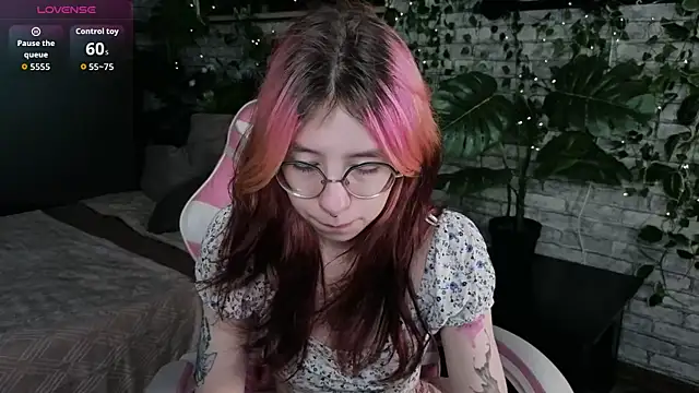 Alice Nyx online show from July 13, 2026, 8:33 pm
