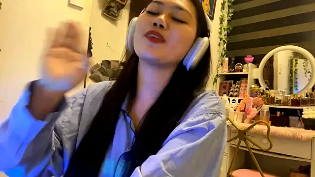 Snapshot of GlindaDejardin chatting on April 29, 2026, 5:30 pm GlindaDejardin online show from April 29, 2026, 5:30 pm