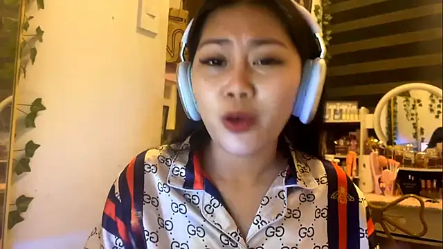 Snapshot of GlindaDejardin chatting on May 17, 2026, 5:20 pm GlindaDejardin online show from May 17, 2026, 5:20 pm