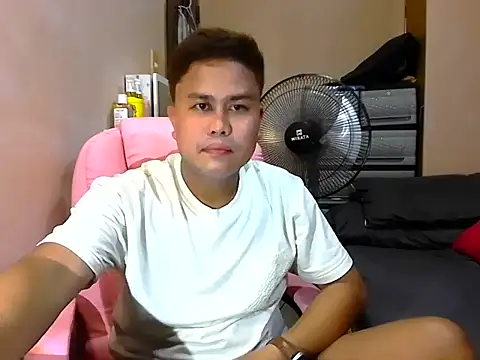 Snapshot of tipsy_butter chatting on June 19, 2026, 12:42 pm tipsy butter online show from June 19, 2026, 12:42 pm