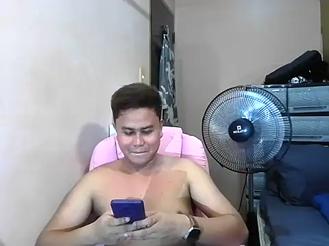 Snapshot of tipsy_butter chatting on July 6, 2026, 10:23 am tipsy butter online show from July 6, 2026, 10:23 am