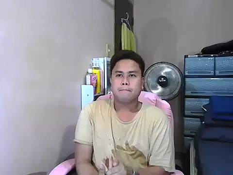 Snapshot of tipsy_butter chatting on July 12, 2026, 10:17 am tipsy butter online show from July 12, 2026, 10:17 am