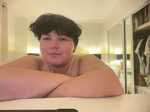 nickytboyxxx online show from April 19, 2026, 8:22 pm