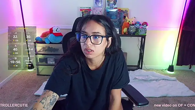Snapshot of Controllercutie chatting on April 17, 2026, 12:19 pm Controllercutie online show from April 17, 2026, 12:19 pm