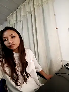 Snapshot of Leticia_Hinkley_ chatting on April 9, 2026, 10:09 am Leticia Hinkley online show from April 9, 2026, 10:09 am