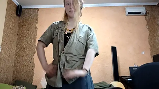 Snapshot of KateVibe_01 chatting on April 21, 2026, 2:51 am KateVibe 01 online show from April 21, 2026, 2:51 am