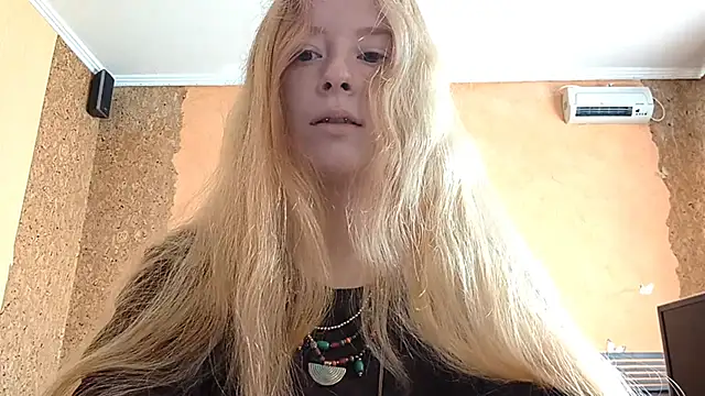 Snapshot of KateVibe_01 chatting on May 30, 2026, 11:02 pm KateVibe 01 online show from May 30, 2026, 11:02 pm