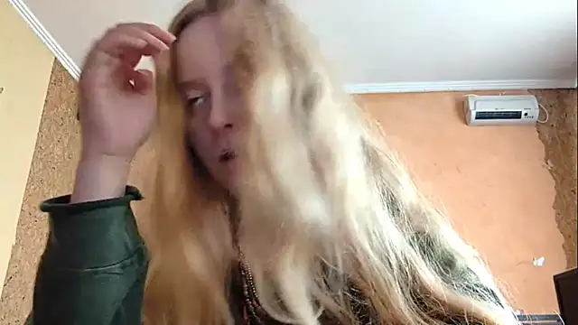 Snapshot of KateVibe_01 chatting on July 5, 2026, 4:30 am KateVibe 01 online show from July 5, 2026, 4:30 am