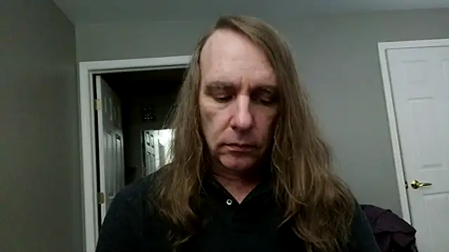 Snapshot of Magnus_Luv chatting on June 21, 2026, 10:45 pm Magnus Luv online show from June 21, 2026, 10:45 pm