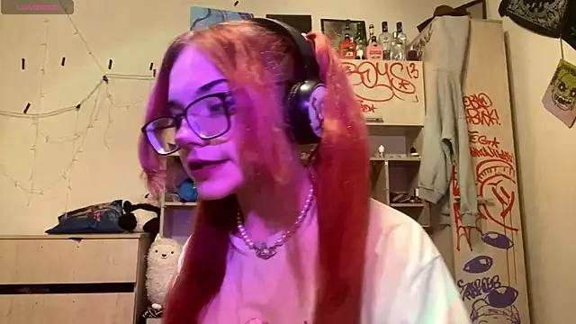 Snapshot of RedHeadCat chatting on April 18, 2026, 9:37 pm RedHeadCat online show from April 18, 2026, 9:37 pm