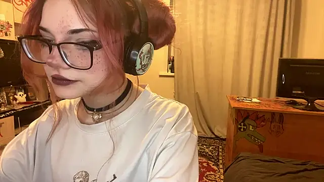 Snapshot of RedHeadCat chatting on April 30, 2026, 9:41 pm RedHeadCat online show from April 30, 2026, 9:41 pm