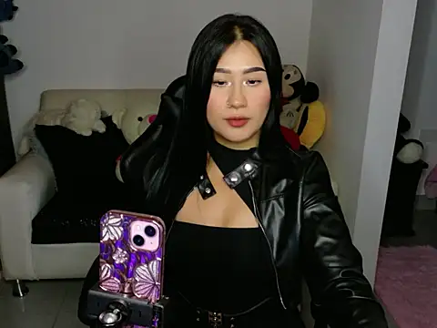 EvelynLeen  online show from April 18, 2026, 8:09 pm