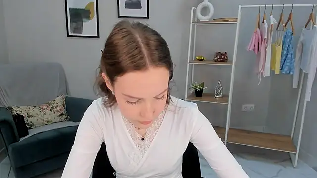 Gwen Moni online show from April 5, 2026, 1:08 pm