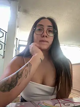 Snapshot of vampiralatina chatting on May 14, 2026, 5:20 pm vampiralatina online show from May 14, 2026, 5:20 pm