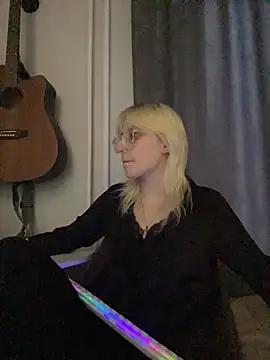 Snapshot of Picxel_ chatting on April 7, 2026, 2:34 am Picxel online show from April 7, 2026, 2:34 am