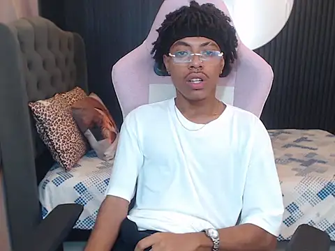 velvetcouple x online show from June 3, 2026, 2:33 pm