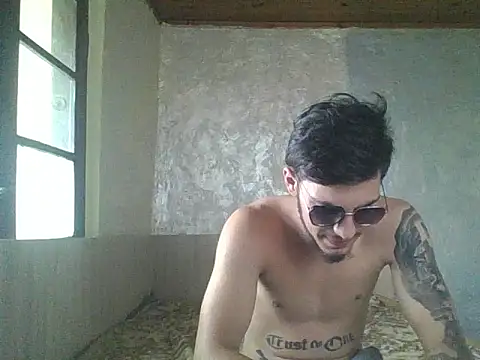 Snapshot of robertmrn112 chatting on May 31, 2026, 2:02 pm robertmrn112 online show from May 31, 2026, 2:02 pm