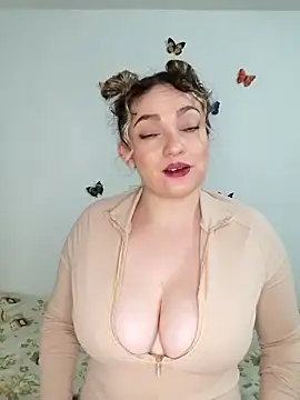 Snapshot of honey_hornie chatting on April 12, 2026, 12:59 am honey hornie online show from April 12, 2026, 12:59 am