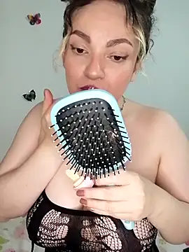 honey hornie online show from June 14, 2026, 1:36 am