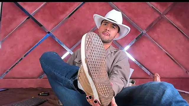 Snapshot of RodrigoColby2 chatting on July 6, 2026, 1:24 am RodrigoColby2 online show from July 6, 2026, 1:24 am