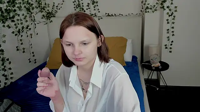 Charlotte Stee online show from April 24, 2026, 1:52 am