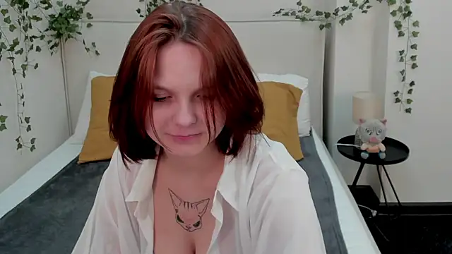 Charlotte Stee online show from May 11, 2026, 2:06 am
