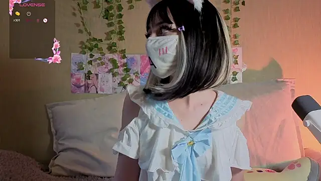 Snapshot of LunaNyanmi chatting on June 1, 2026, 2:30 pm LunaNyanmi online show from June 1, 2026, 2:30 pm