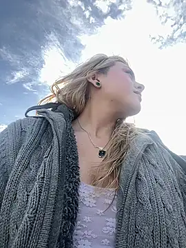 SilvyDiamond online show from April 9, 2026, 4:23 pm