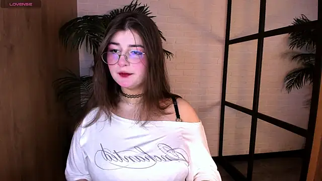 Snapshot of HaniaWish chatting on July 17, 2026, 1:29 pm HaniaWish online show from July 17, 2026, 1:29 pm