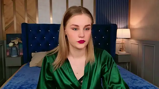 Snapshot of Molly_Voses chatting on May 7, 2026, 8:36 pm Molly Voses online show from May 7, 2026, 8:36 pm