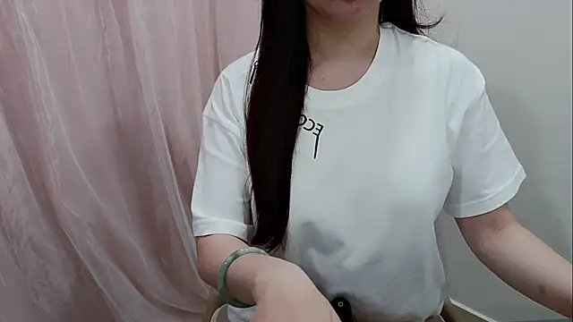 Snapshot of minami-yuiyui chatting on May 20, 2026, 1:34 am minami-yuiyui online show from May 20, 2026, 1:34 am