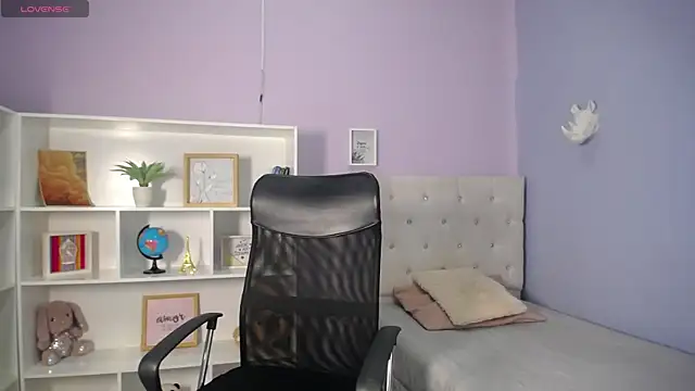 velveth noir online show from April 14, 2026, 1:50 pm