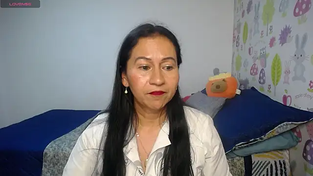 Snapshot of Tyna_b chatting on June 24, 2026, 5:28 am Tyna b online show from June 24, 2026, 5:28 am