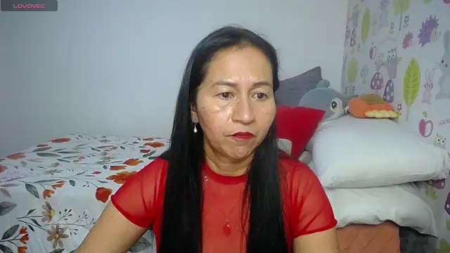 Snapshot of Tyna_b chatting on July 14, 2026, 6:18 am Tyna b online show from July 14, 2026, 6:18 am