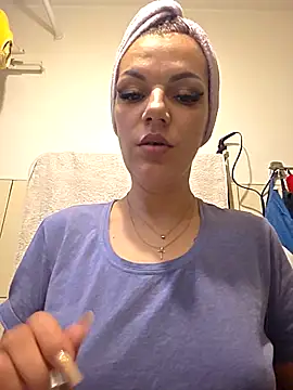 SweetMomy  online show from April 17, 2026, 6:05 am