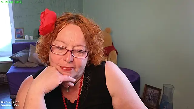 Snapshot of Fara_Flutte chatting on June 21, 2026, 8:28 am Fara Flutte online show from June 21, 2026, 8:28 am