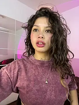 Snapshot of Dreanaa chatting on May 8, 2026, 8:03 pm Dreanaa online show from May 8, 2026, 8:03 pm