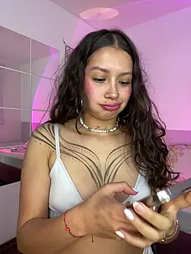 Snapshot of Dreanaa chatting on May 14, 2026, 8:26 pm Dreanaa online show from May 14, 2026, 8:26 pm