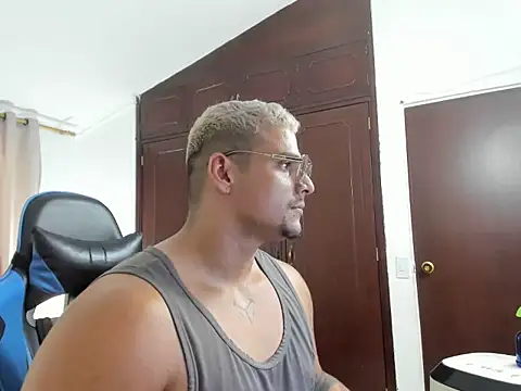 Iron leo online show from April 7, 2026, 9:15 pm