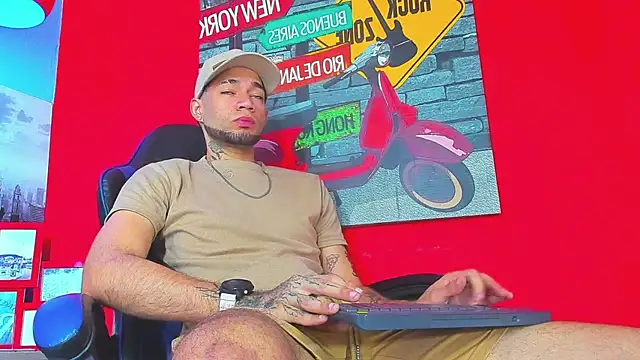 Snapshot of Daniel_huge22 chatting on May 5, 2026, 1:41 pm Daniel huge22 online show from May 5, 2026, 1:41 pm