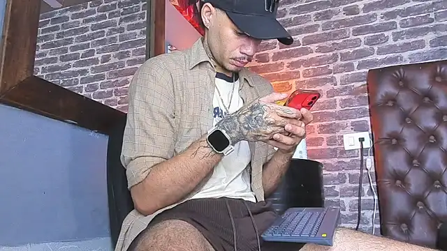 Snapshot of Daniel_huge22 chatting on June 18, 2026, 2:43 pm Daniel huge22 online show from June 18, 2026, 2:43 pm