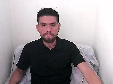 Snapshot of thomas2wood chatting on June 26, 2026, 8:24 pm thomas2wood online show from June 26, 2026, 8:24 pm