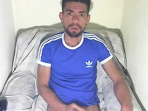 Snapshot of thomas2wood chatting on July 1, 2026, 11:04 pm thomas2wood online show from July 1, 2026, 11:04 pm