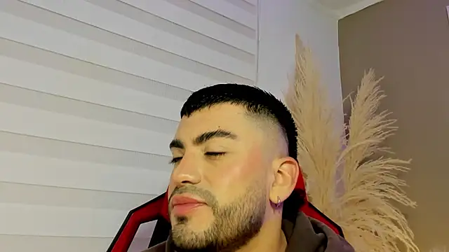 Alexander Diazz online show from May 4, 2026, 1:51 pm