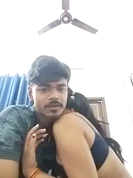 Love-Birdss online show from April 8, 2026, 8:42 pm