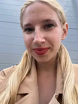 Snapshot of michelle_lovique chatting on July 19, 2026, 7:01 am michelle lovique online show from July 19, 2026, 7:01 am