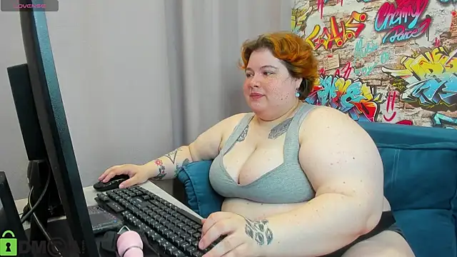Snapshot of Sew_Sunny chatting on April 23, 2026, 12:56 am Sew Sunny online show from April 23, 2026, 12:56 am