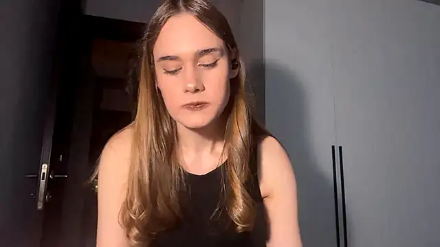 SharellFraleigh online show from April 13, 2026, 12:21 pm