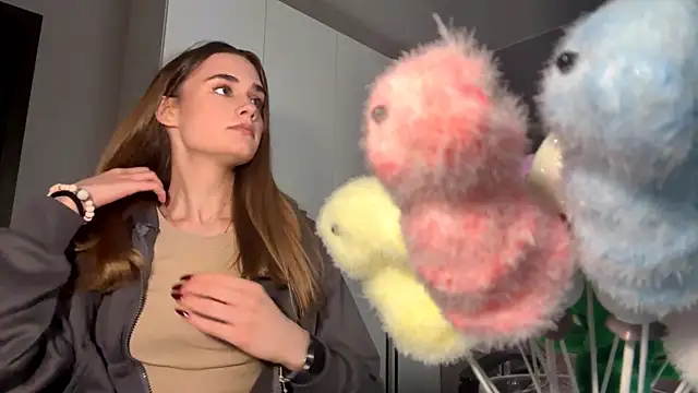 SharellFraleigh online show from April 18, 2026, 12:31 pm